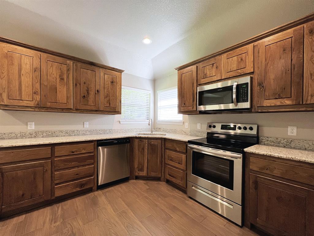 219 Clover Circle Property Photo 7