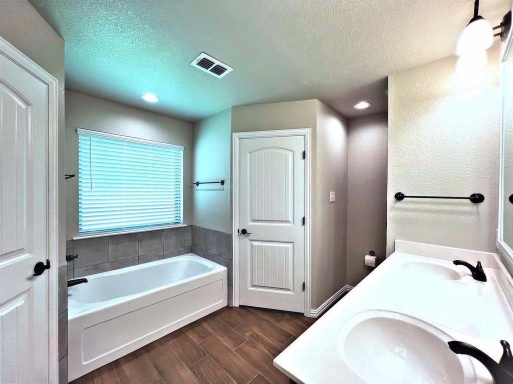 219 Clover Circle Property Photo 10