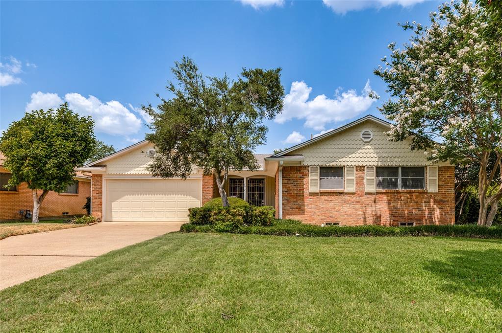827 Oak Forest Drive Property Photo 1