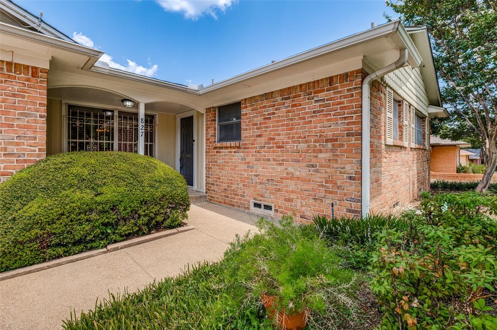 827 Oak Forest Drive Property Photo 3