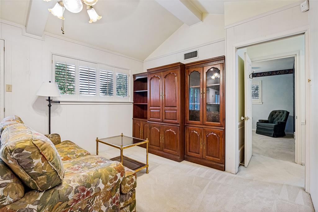 827 Oak Forest Drive Property Photo 7