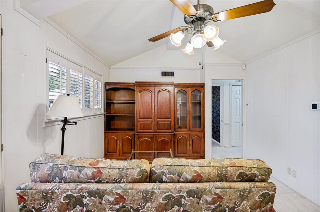 827 Oak Forest Drive Property Photo 8