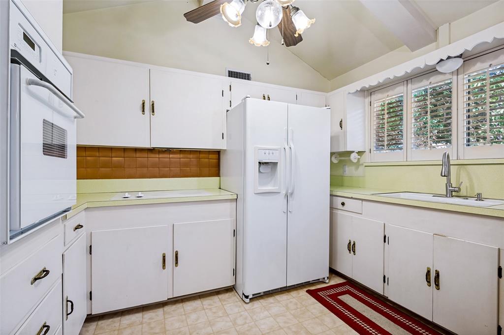 827 Oak Forest Drive Property Photo 14