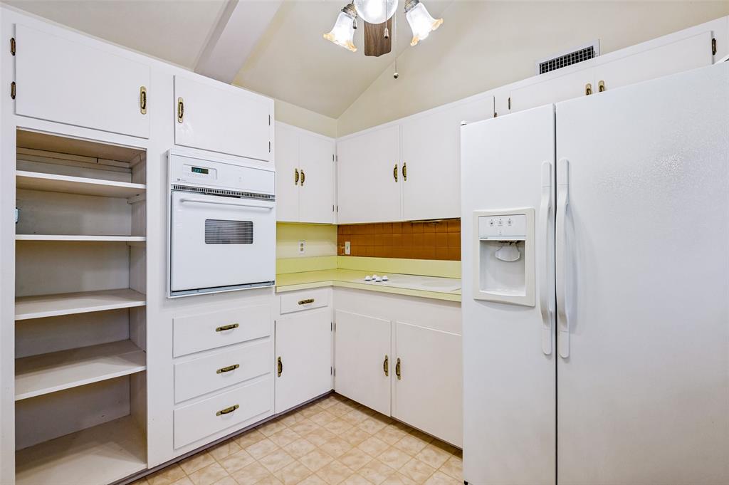 827 Oak Forest Drive Property Photo 15