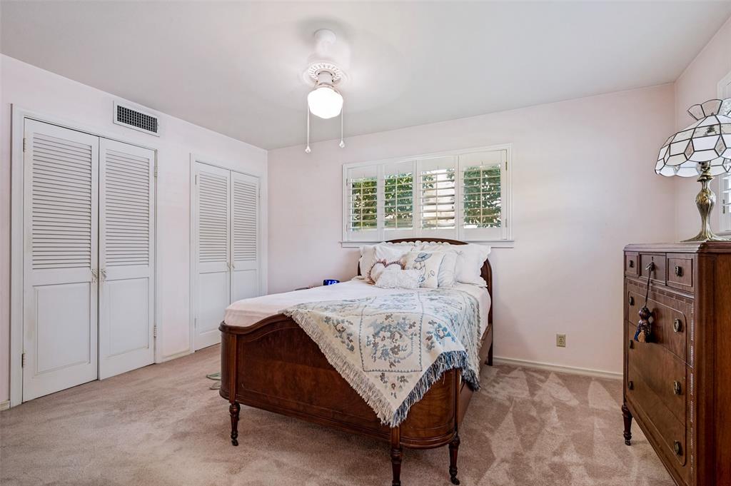 827 Oak Forest Drive Property Photo 18