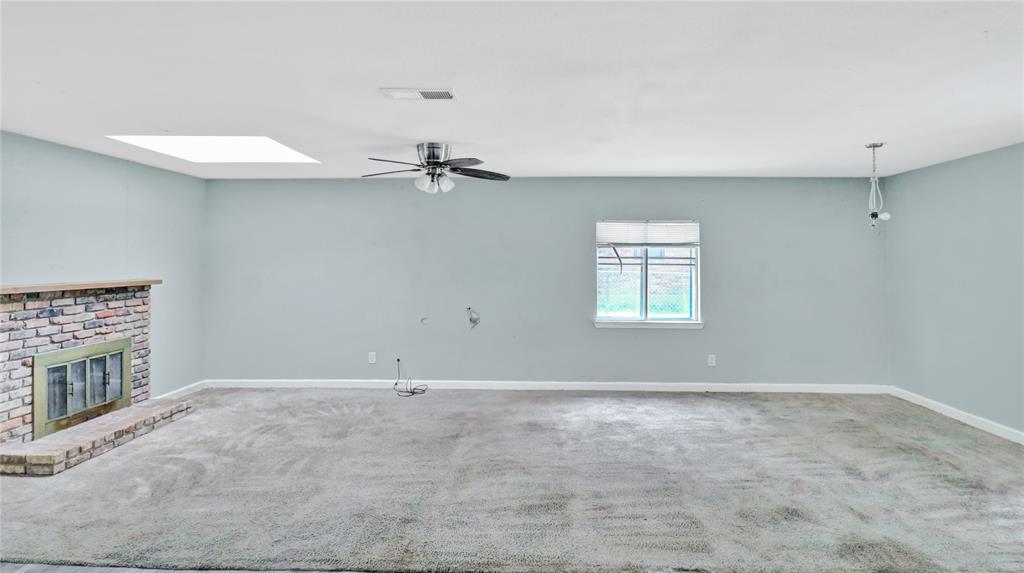 318 E Stark Road Property Photo 6