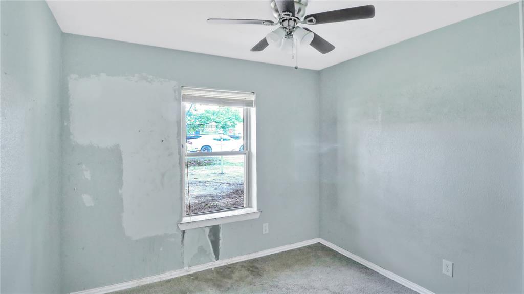318 E Stark Road Property Photo 7