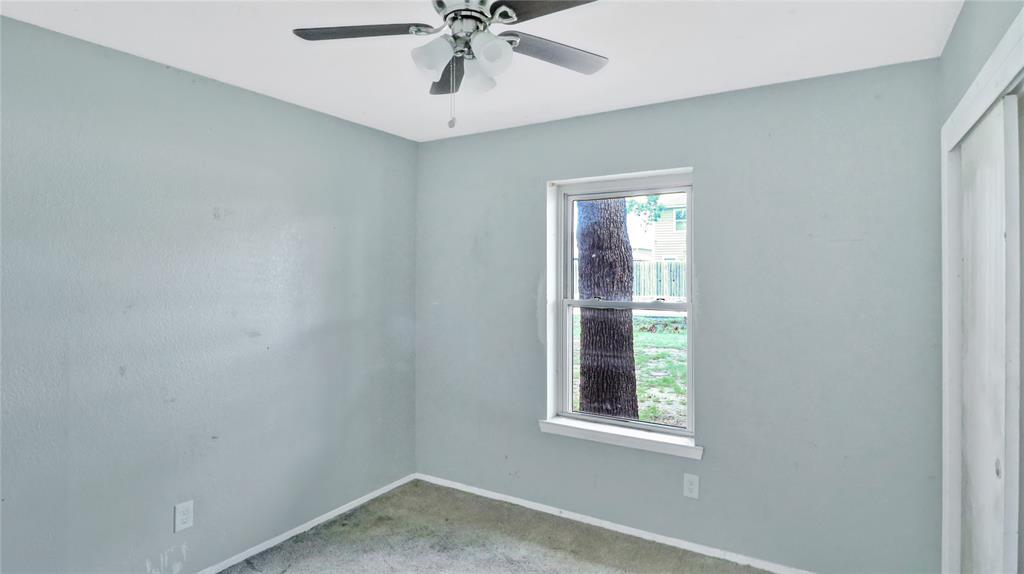 318 E Stark Road Property Photo 8