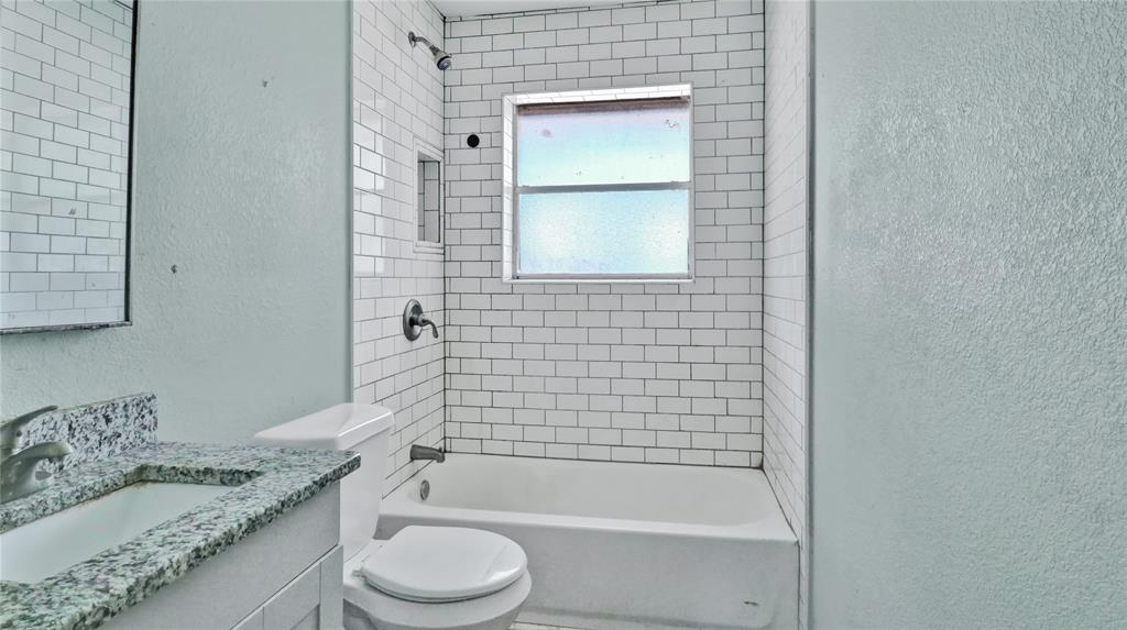318 E Stark Road Property Photo 10