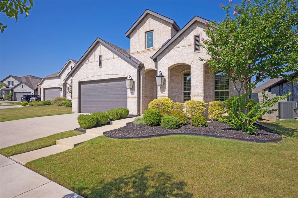 817 Nuthatch Court Property Photo 2