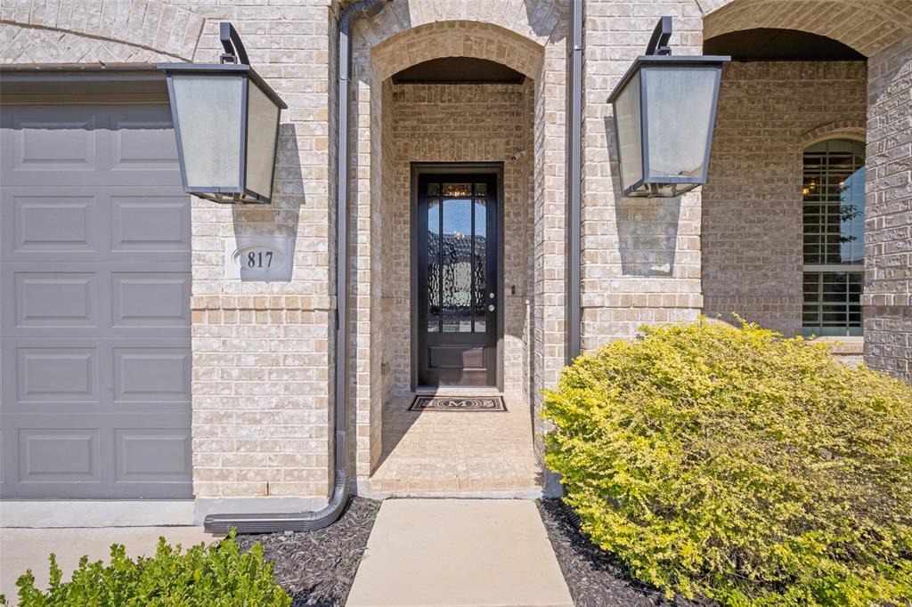 817 Nuthatch Court Property Photo 3