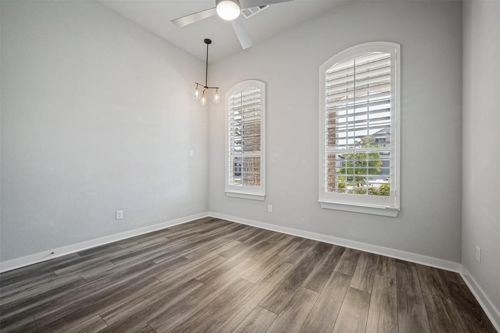 817 Nuthatch Court Property Photo 16