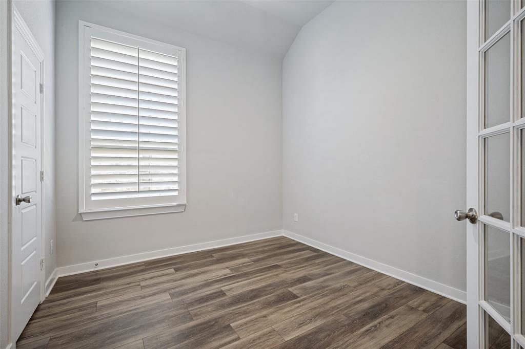 817 Nuthatch Court Property Photo 22