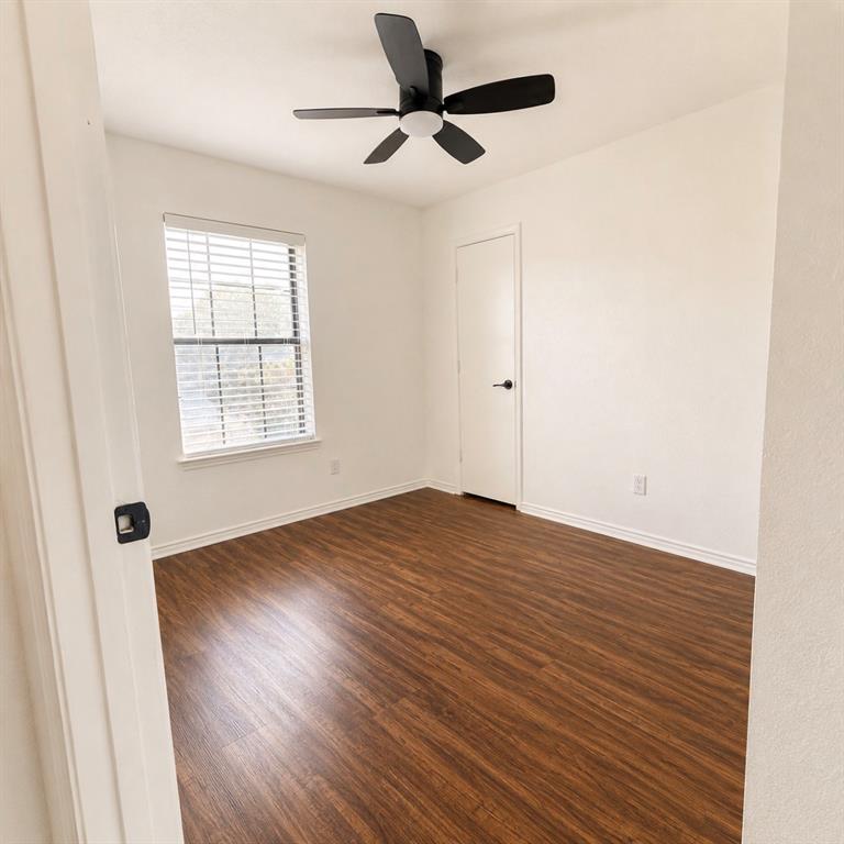 1105 Mapleview Drive Property Photo 7