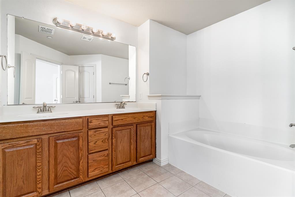 7909 Eddie Drive Property Photo 18