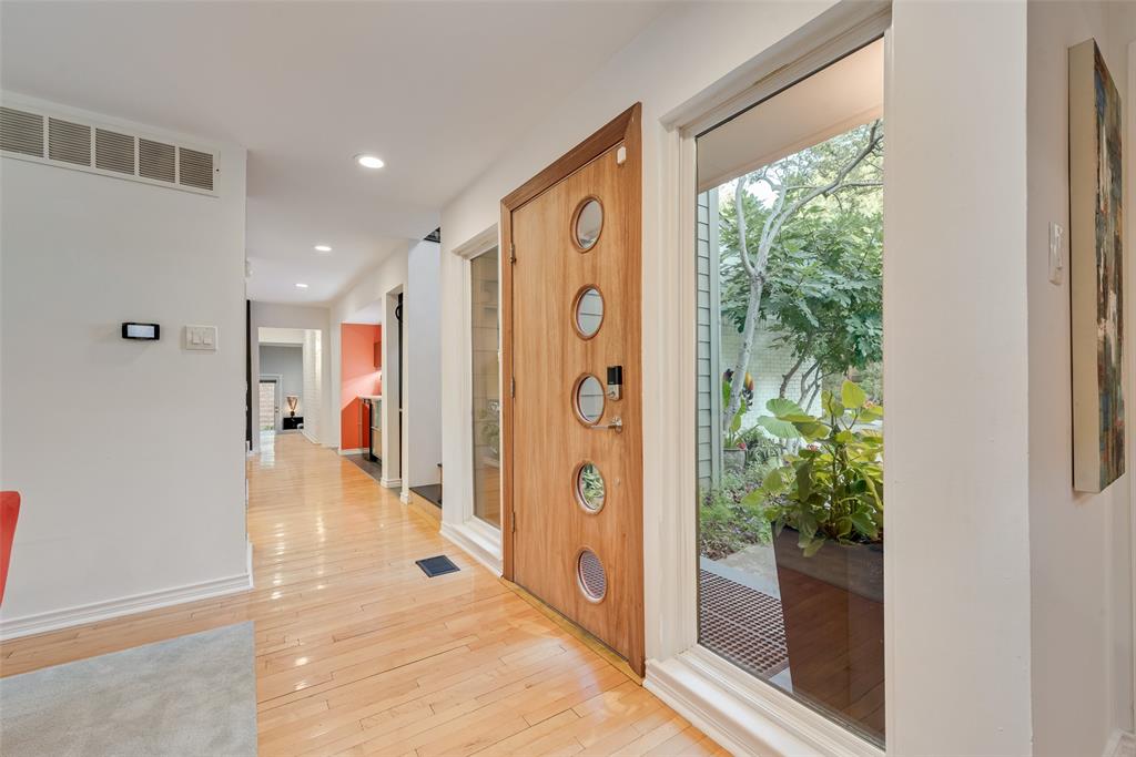 3237 Sharpview Circle Property Photo 4