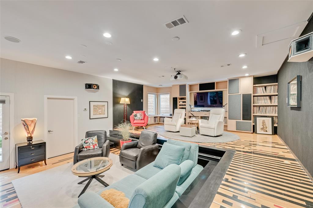 3237 Sharpview Circle Property Photo 16