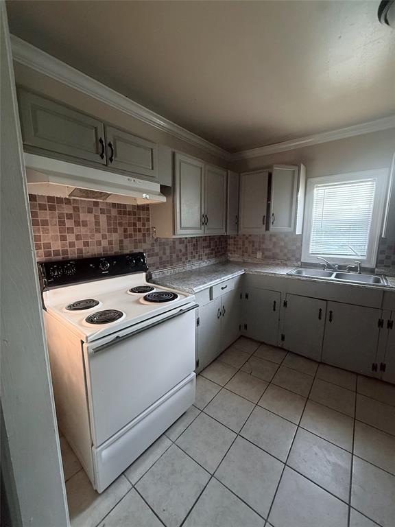 2951 Poland Street Property Photo 4