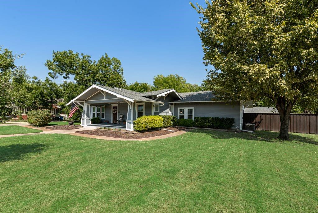 515 S Bois D Arc Street Property Photo 4