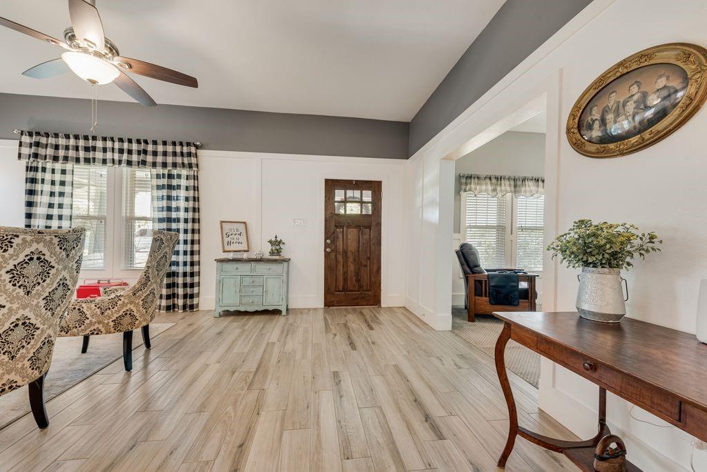 515 S Bois D Arc Street Property Photo 5