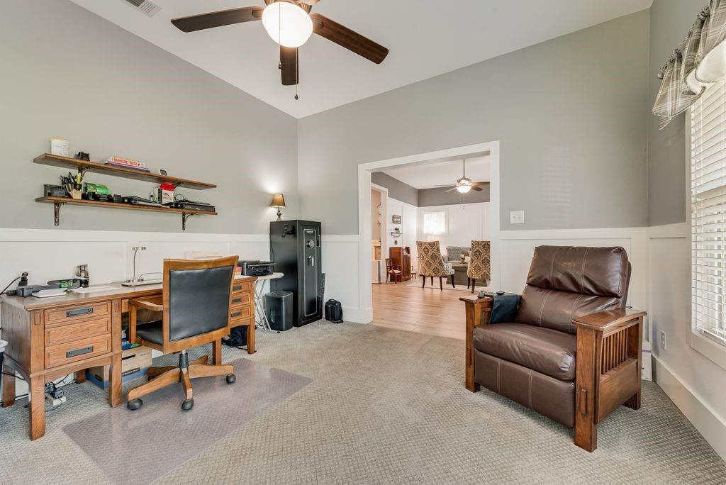 515 S Bois D Arc Street Property Photo 11
