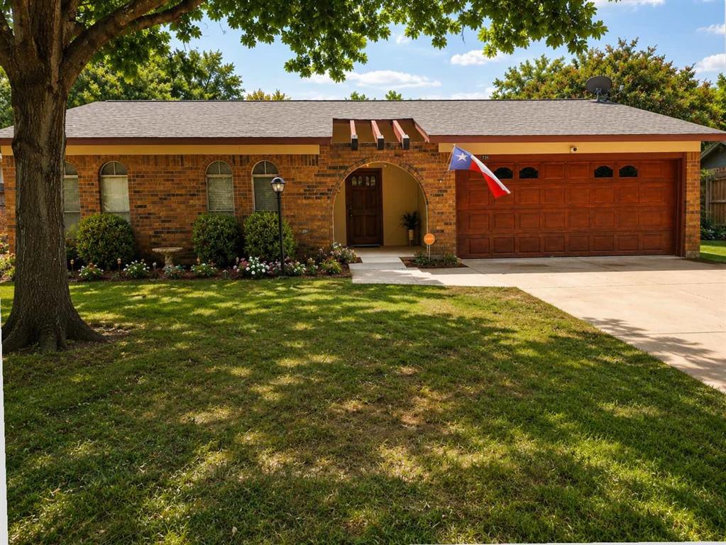 731 Nw Wood Street Property Photo 1