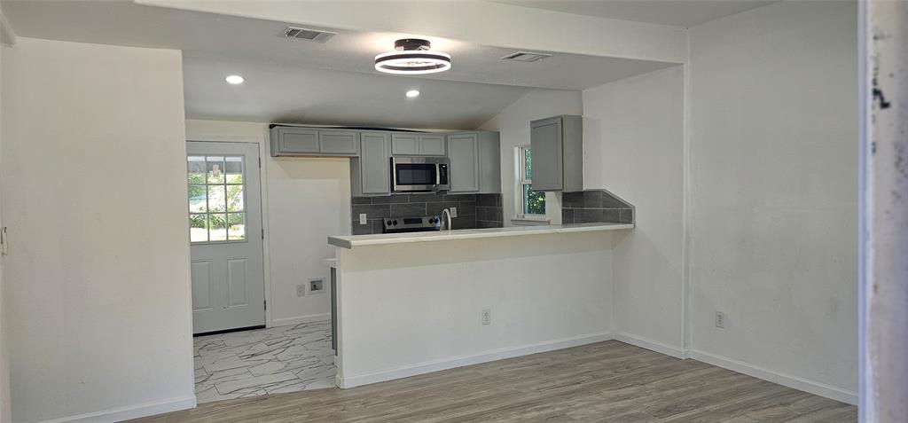 1508 Teekell Street Property Photo 5