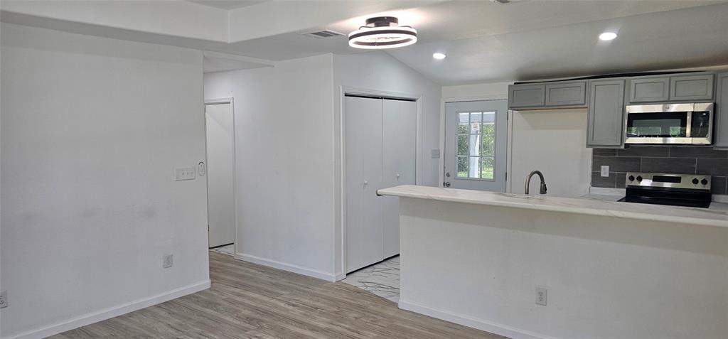 1508 Teekell Street Property Photo 6