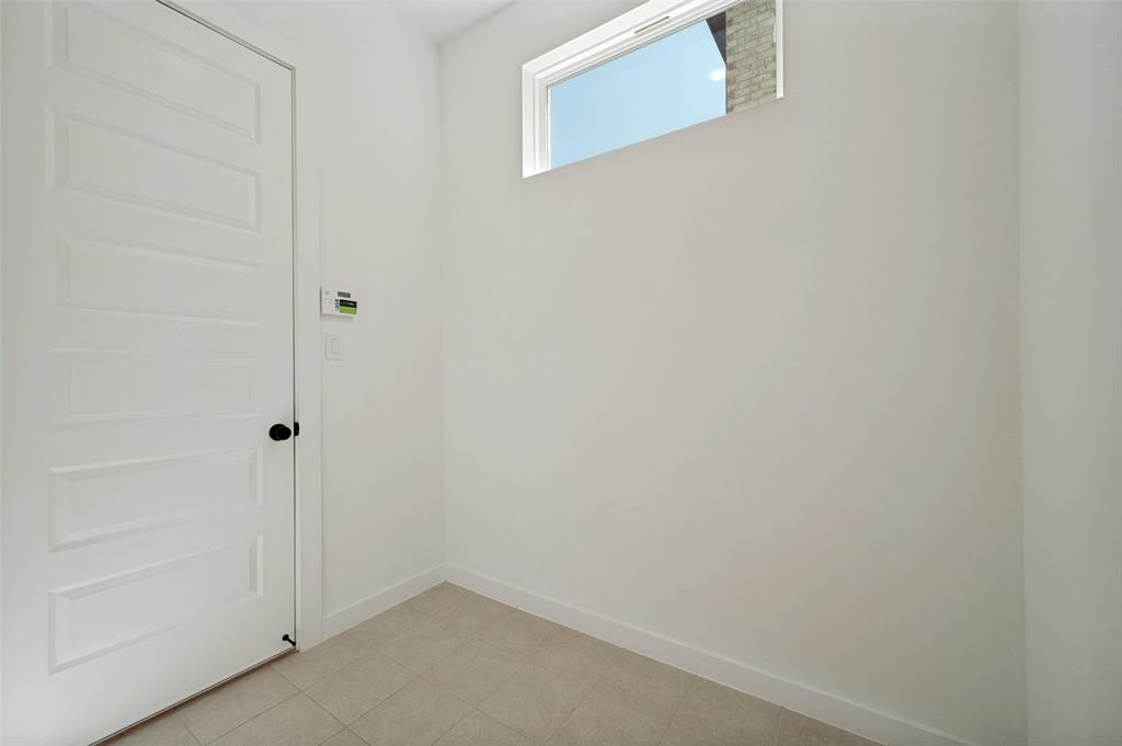 809 Isabel Street Property Photo 29