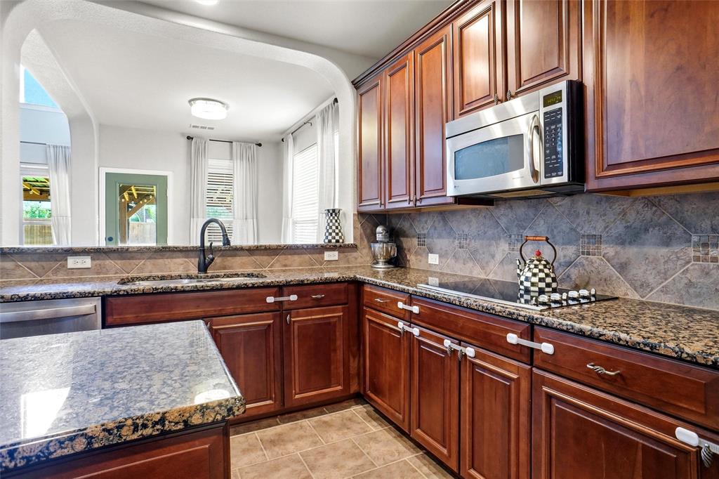 9028 Steiner Street Property Photo 6