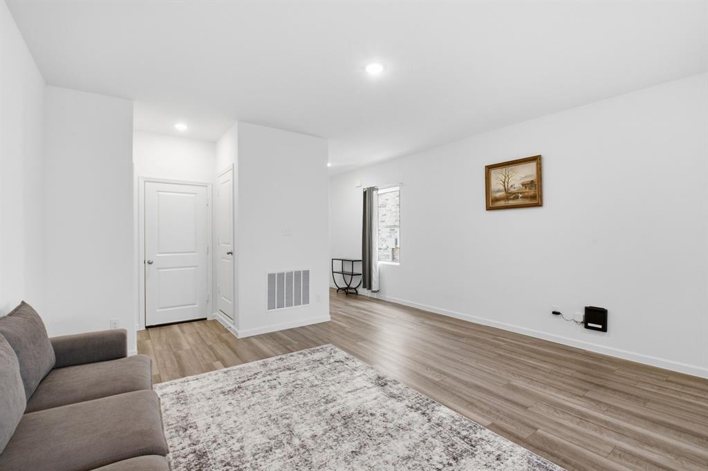 2314 Winthrop Avenue Property Photo 8