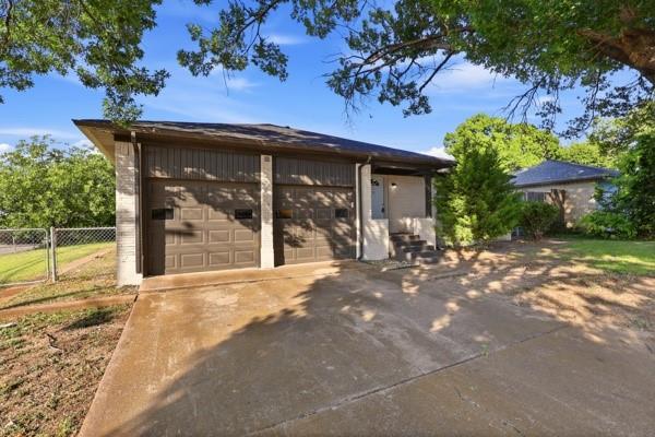 2306 Greenland Drive Property Photo 2