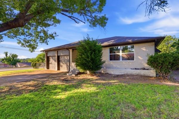2306 Greenland Drive Property Photo 3