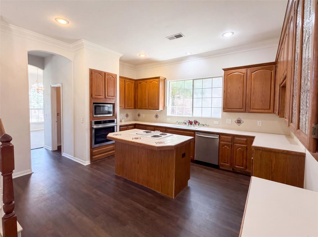 7645 Hove Court Property Photo 2