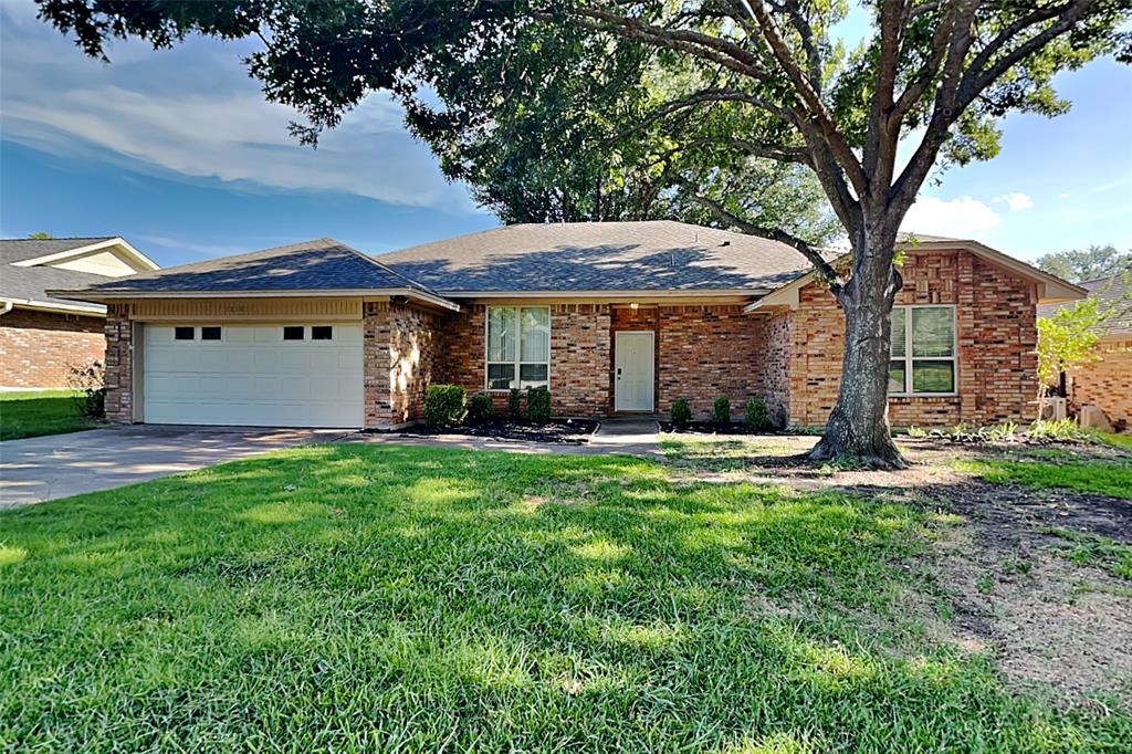 10101 Stoneleigh Drive Property Photo 1