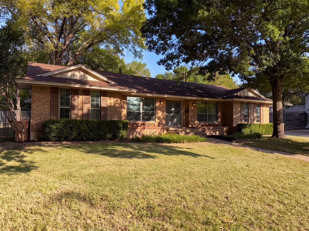 821 Glen Oaks Boulevard Property Photo 1