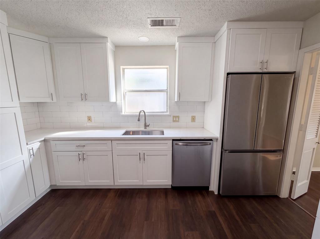 821 Glen Oaks Boulevard Property Photo 2