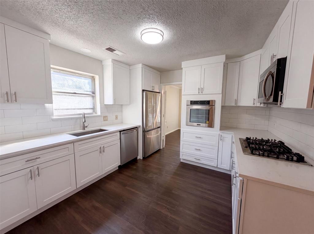 821 Glen Oaks Boulevard Property Photo 7