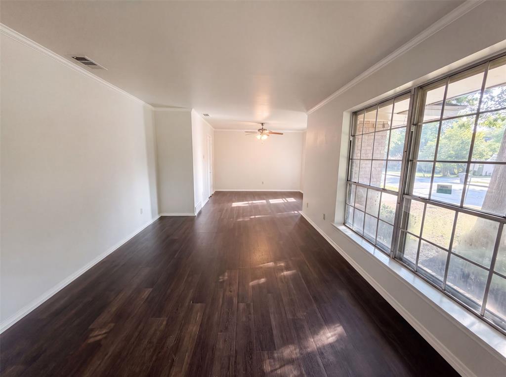 821 Glen Oaks Boulevard Property Photo 8