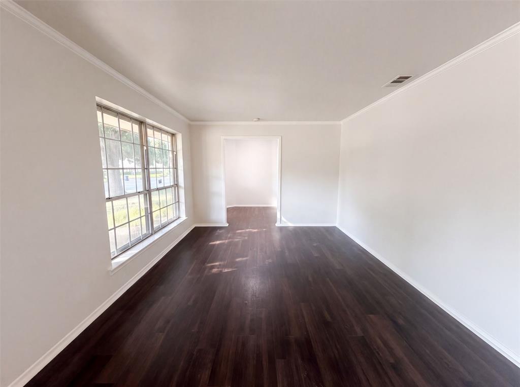 821 Glen Oaks Boulevard Property Photo 9