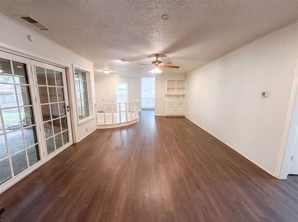 821 Glen Oaks Boulevard Property Photo 10