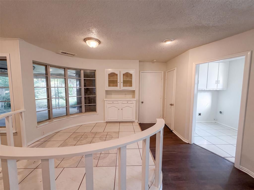 821 Glen Oaks Boulevard Property Photo 12