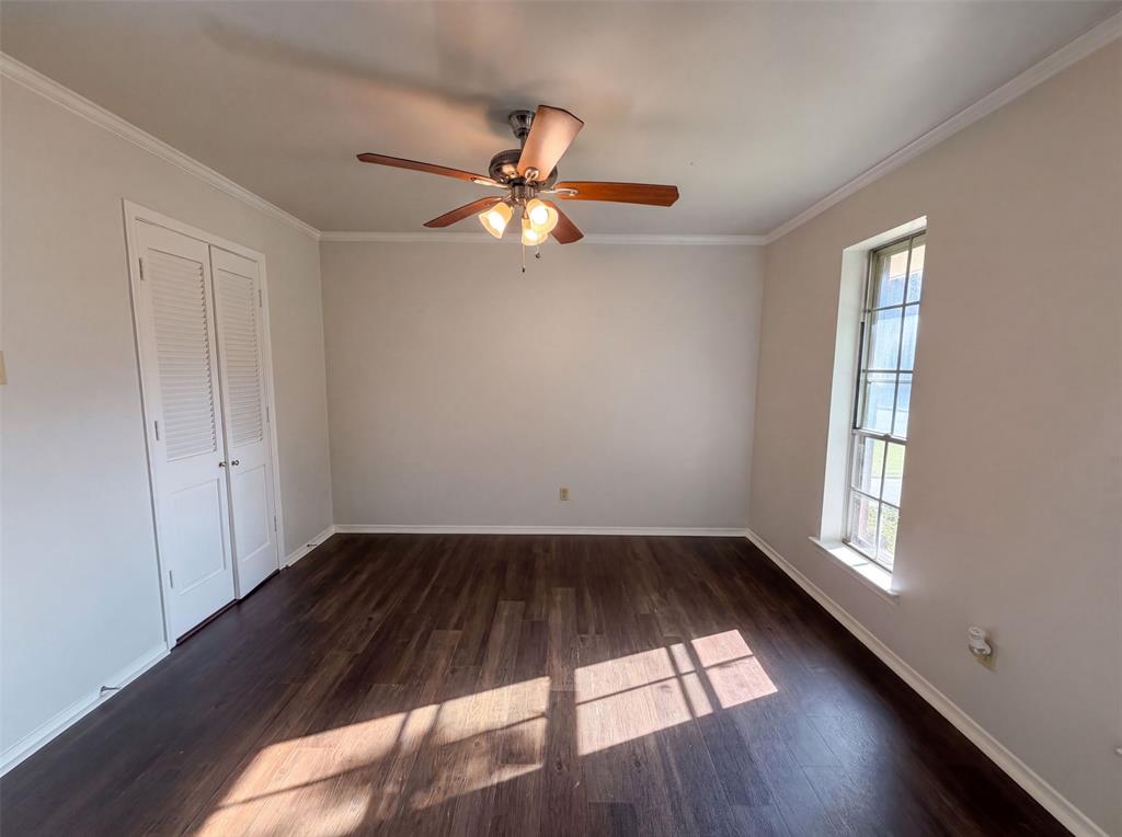 821 Glen Oaks Boulevard Property Photo 13