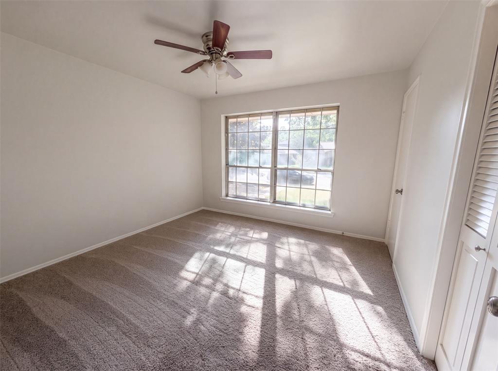 821 Glen Oaks Boulevard Property Photo 14
