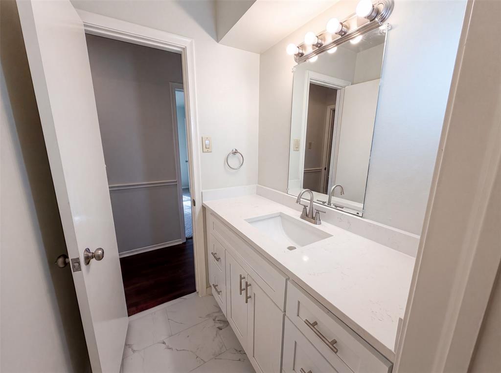 821 Glen Oaks Boulevard Property Photo 19