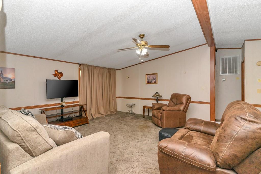 409 S Main Property Photo 8