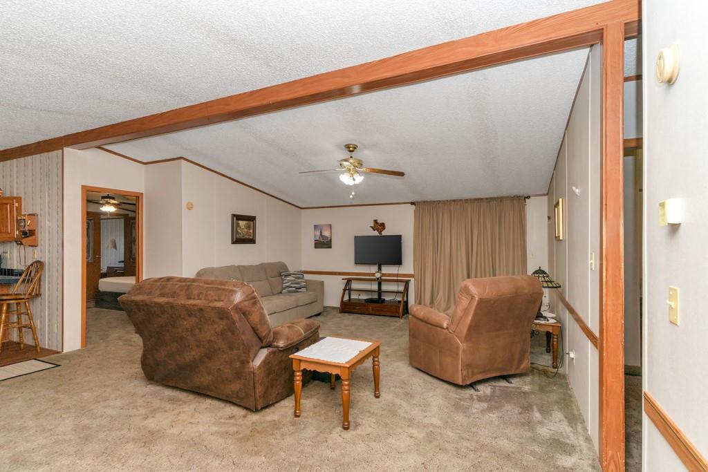 409 S Main Property Photo 9