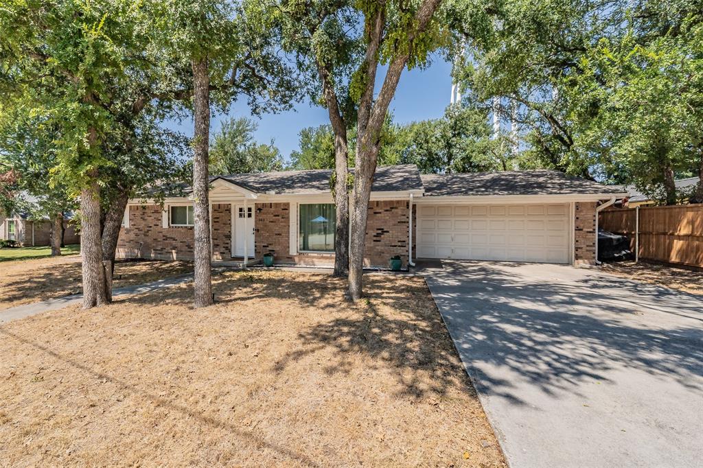 909 Shady Oaks Property Photo 1