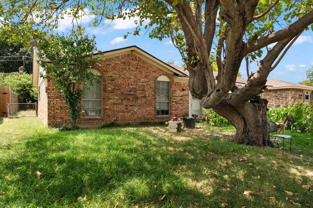 1825 Avenue B Property Photo 2