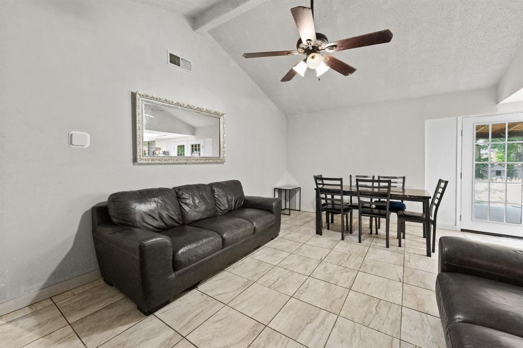 1825 Avenue B Property Photo 4